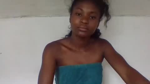 sandricaaa online show from December 3, 2025, 4:42 am