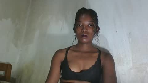 sandrine718 online show from May 5, 2026, 11:29 am