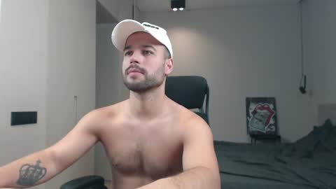 Snapshot of sandro_best chatting on June 15, 2026, 10:06 am DeAlex online show from June 15, 2026, 10:06 am