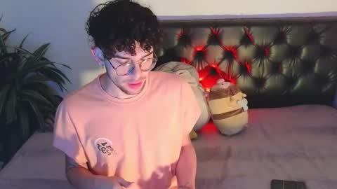 Snapshot of sandro_vitali chatting on October 19, 2025, 5:08 am sandro_vitali online show from October 19, 2025, 5:08 am