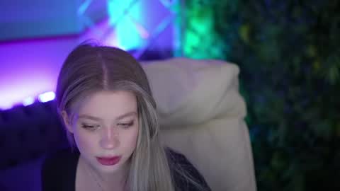 Sandy online show from April 30, 2026, 1:06 pm