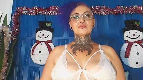 Snapshot of sandyrosee_ chatting on December 9, 2024, 11:45 pm Sandy Rose online show from December 9, 2024, 11:45 pm
