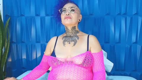 Snapshot of sandyrosee_ chatting on January 1, 2025, 7:53 pm Sandy Rose online show from January 1, 2025, 7:53 pm