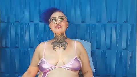 Snapshot of sandyrosee_ chatting on February 12, 2025, 6:40 pm Sandy Rose online show from February 12, 2025, 6:40 pm