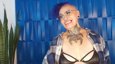 Snapshot of sandyrosee_ chatting on February 19, 2025, 11:25 pm Sandy Rose online show from February 19, 2025, 11:25 pm