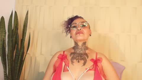 Snapshot of sandyrosee_ chatting on March 1, 2025, 8:31 pm Sandy Rose online show from March 1, 2025, 8:31 pm