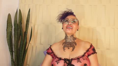 Snapshot of sandyrosee_ chatting on March 3, 2025, 10:42 pm Sandy Rose online show from March 3, 2025, 10:42 pm