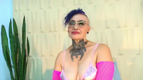 Snapshot of sandyrosee_ chatting on March 12, 2025, 9:35 pm Sandy Rose online show from March 12, 2025, 9:35 pm