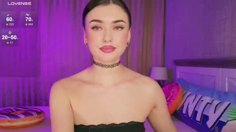 Sandy online show from November 18, 2025, 1:33 am