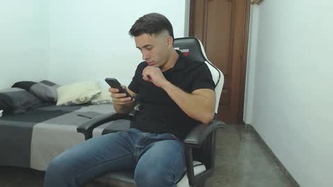 santi_39 online show from September 9, 2025, 7:13 pm