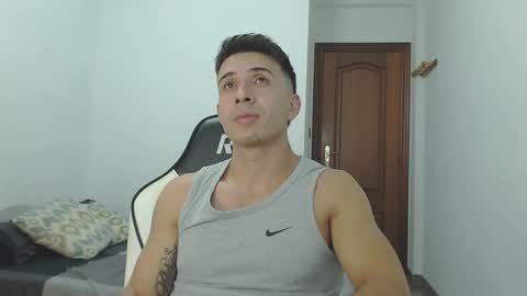 santi_39 online show from September 11, 2025, 6:30 pm