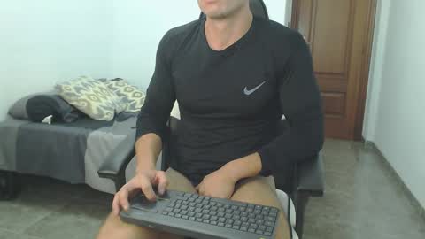 santi_39 online show from September 12, 2025, 8:20 pm