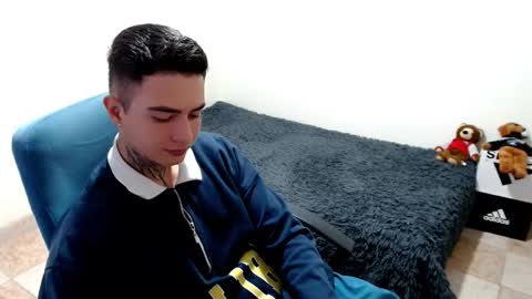 Snapshot of santi_ss chatting on October 22, 2025, 3:45 pm santi_ss online show from October 22, 2025, 3:45 pm