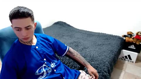 Snapshot of santi_ss chatting on October 28, 2025, 4:53 pm santi_ss online show from October 28, 2025, 4:53 pm