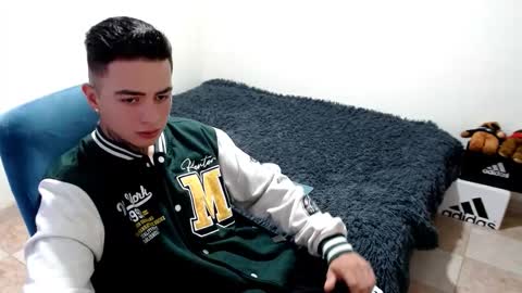 Snapshot of santi_ss chatting on October 29, 2025, 1:57 pm santi_ss online show from October 29, 2025, 1:57 pm