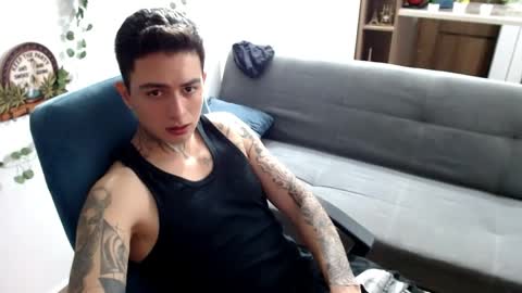 santi_ss online show from April 5, 2026, 2:42 am