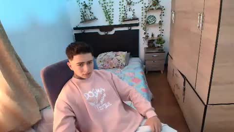 Snapshot of santi_ss chatting on July 8, 2026, 2:21 pm santi_ss online show from July 8, 2026, 2:21 pm