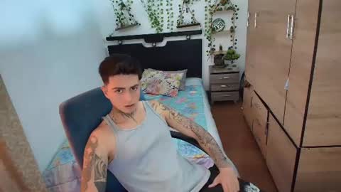 Snapshot of santi_ss chatting on July 13, 2026, 4:21 pm santi_ss online show from July 13, 2026, 4:21 pm