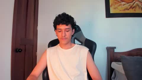 Snapshot of santi_twink19 chatting on October 25, 2025, 9:53 pm santi_twink19 online show from October 25, 2025, 9:53 pm