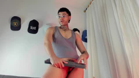 Snapshot of santi_xximo chatting on October 16, 2025, 11:39 pm Santiago online show from October 16, 2025, 11:39 pm