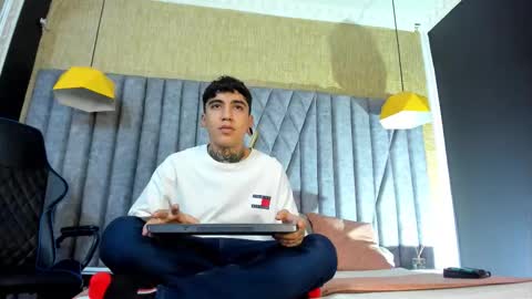 Snapshot of santiabader chatting on October 19, 2025, 3:23 pm SantiAbader online show from October 19, 2025, 3:23 pm