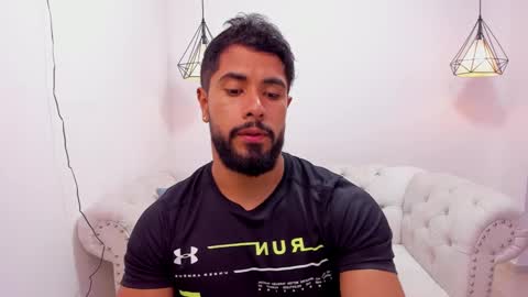 santiago_huntt online show from December 4, 2024, 4:49 pm