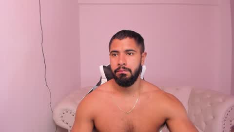 santiago_huntt online show from February 25, 2025, 11:30 am