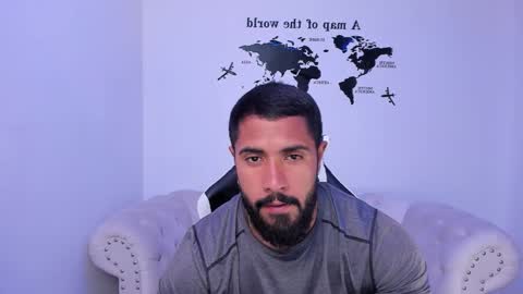 santiago_huntt online show from October 2, 2025, 10:28 pm