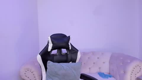 santiago_huntt online show from November 21, 2025, 12:59 pm