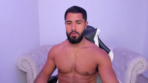 santiago_huntt online show from December 15, 2025, 1:37 pm