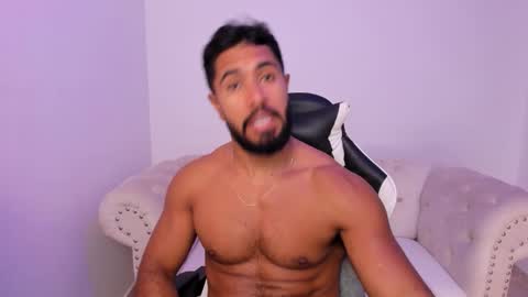santiago_huntt online show from February 12, 2026, 7:53 pm