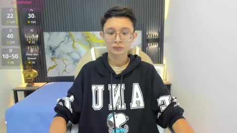 santiago_russo18 online show from September 29, 2025, 12:32 pm