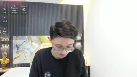 santiago_russo18 online show from October 1, 2025, 1:06 pm