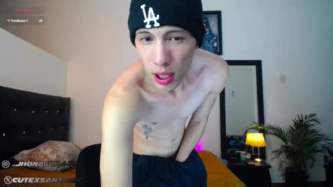 Snapshot of santiagocutex chatting on September 18, 2025, 6:48 am SANTAGO online show from September 18, 2025, 6:48 am