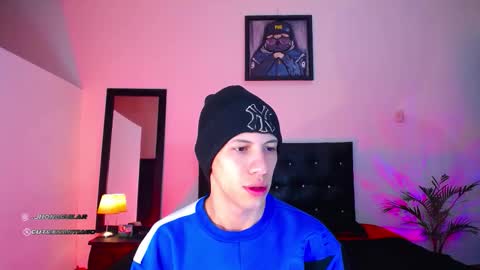 Snapshot of santiagocutex chatting on October 25, 2025, 11:51 am SANTAGO online show from October 25, 2025, 11:51 am