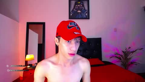 Snapshot of santiagocutex chatting on October 29, 2025, 9:55 am SANTAGO online show from October 29, 2025, 9:55 am