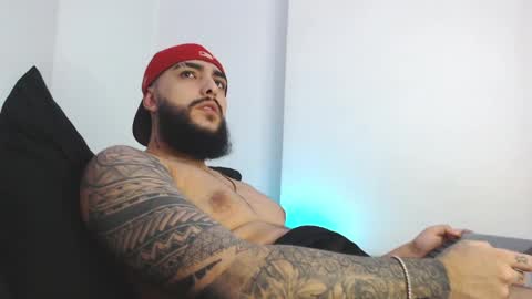 Snapshot of santiagohincapiie chatting on March 19, 2026, 5:11 am Santiago Hincapiie online show from March 19, 2026, 5:11 am