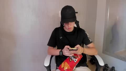 Julius Novachrono  online show from September 24, 2025, 7:39 pm