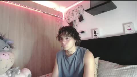 Snapshot of santii_rose chatting on April 15, 2026, 12:12 pm Santii online show from April 15, 2026, 12:12 pm
