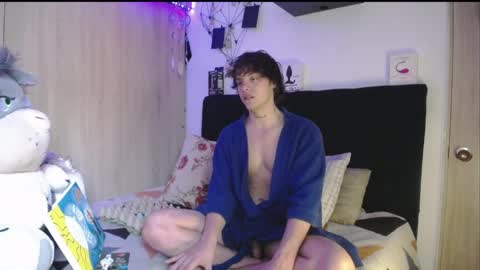 Snapshot of santii_rose chatting on April 28, 2026, 4:23 pm Santii online show from April 28, 2026, 4:23 pm