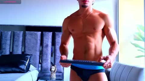 Santiago Seans online show from May 11, 2026, 4:04 pm
