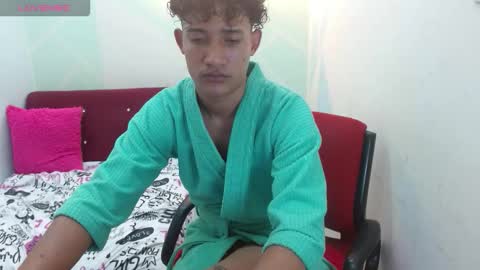 Snapshot of santy_boys_xxx chatting on October 5, 2025, 4:00 am santy boys xxxHOT CUM online show from October 5, 2025, 4:00 am