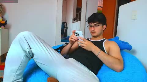 Snapshot of santyago_taylor chatting on March 25, 2026, 6:58 pm Santyago online show from March 25, 2026, 6:58 pm