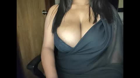 sanvi13 online show from January 27, 2025, 6:52 pm