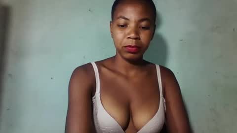 sanyah0123 online show from December 5, 2025, 10:35 am