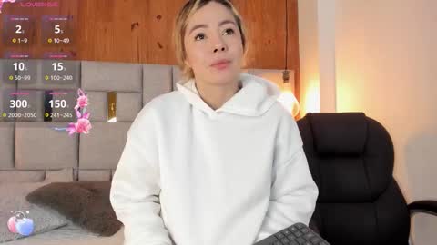 Snapshot of saori_newman chatting on September 19, 2025, 11:33 am Saori  online show from September 19, 2025, 11:33 am