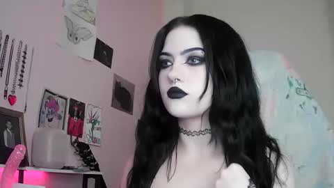 Snapshot of saphirerose1 chatting on October 12, 2025, 8:19 pm Sapphire online show from October 12, 2025, 8:19 pm