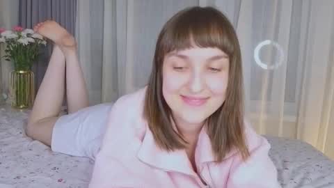 Snapshot of saphirree chatting on October 24, 2025, 11:01 pm Anny online show from October 24, 2025, 11:01 pm