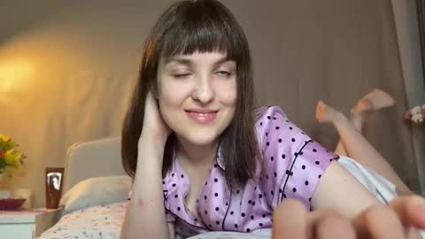 Snapshot of saphirree chatting on October 29, 2025, 8:21 pm Anny online show from October 29, 2025, 8:21 pm