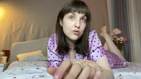 Snapshot of saphirree chatting on October 31, 2025, 10:55 pm Anny online show from October 31, 2025, 10:55 pm